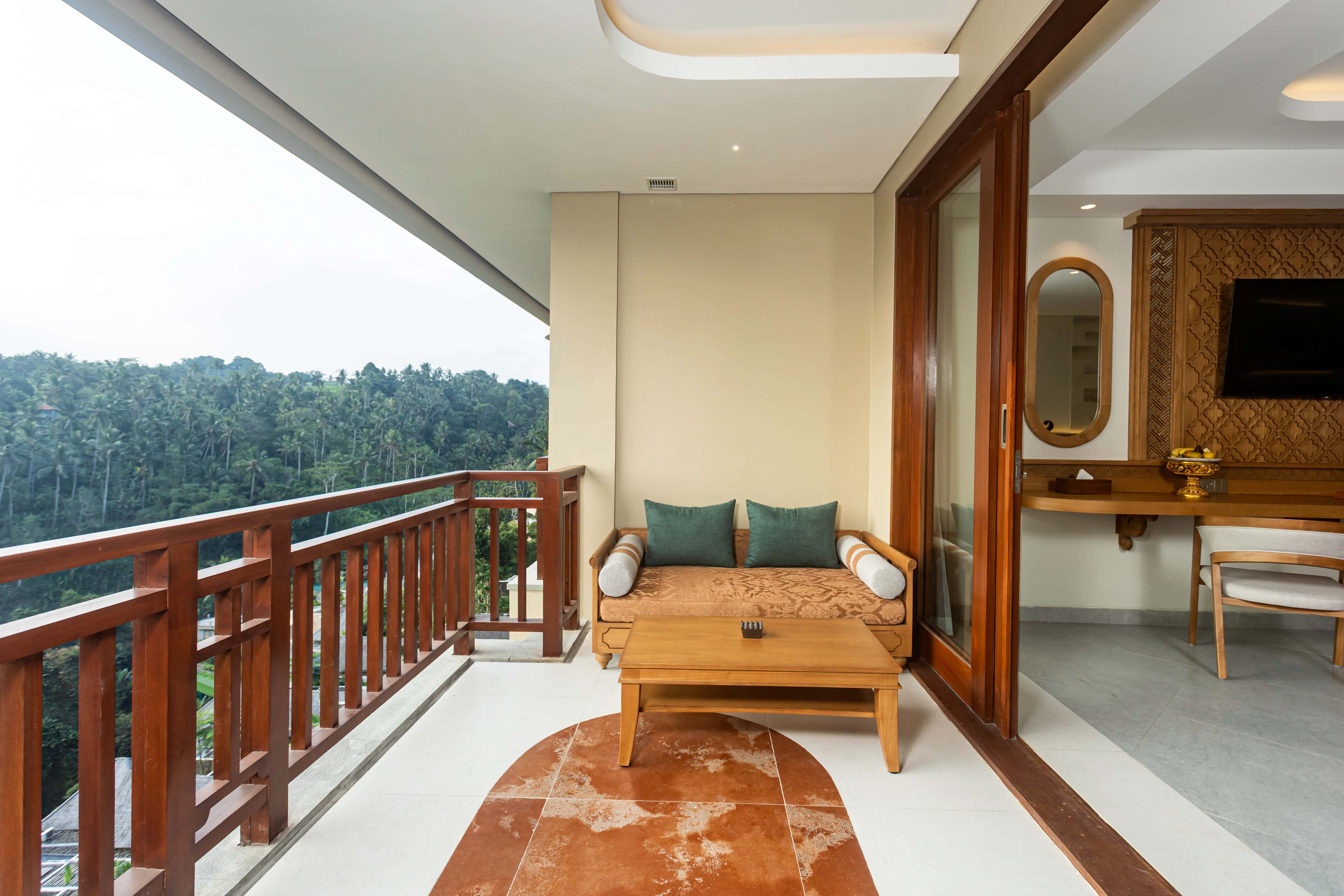 deluxe suite room in Ubud Bali luxury resort with tropical ambiance