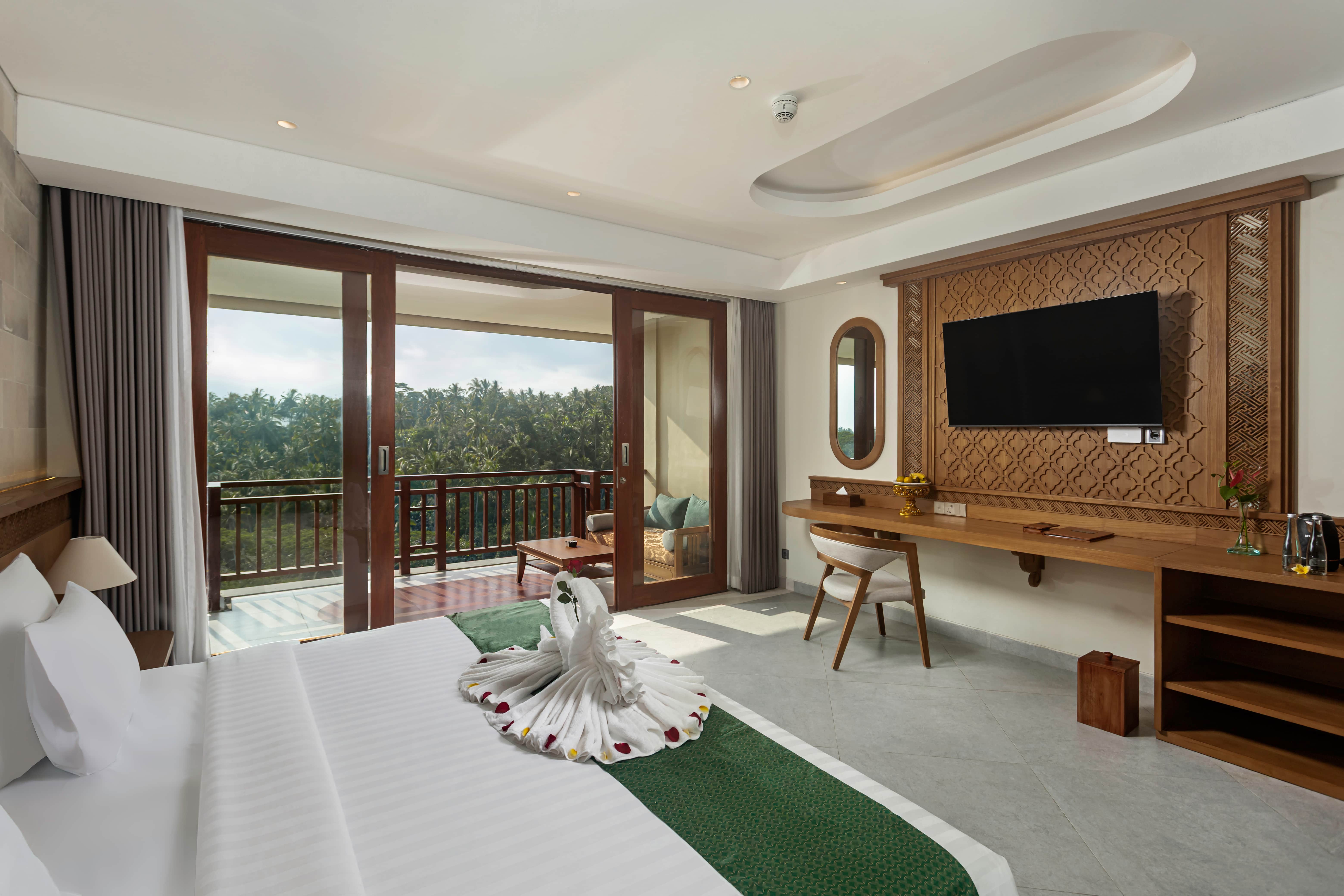 deluxe suite room in Ubud Bali luxury resort with tropical ambiance